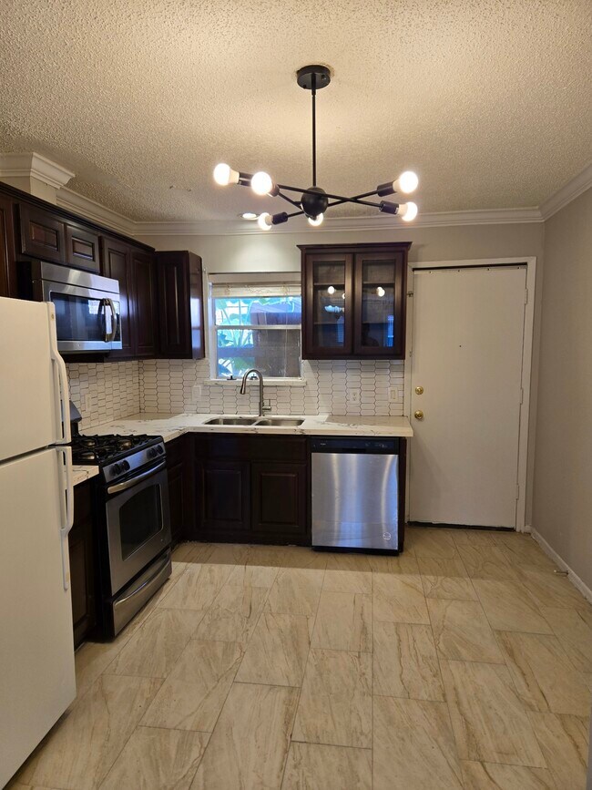 Building Photo - 81 E Tri Oaks Ln