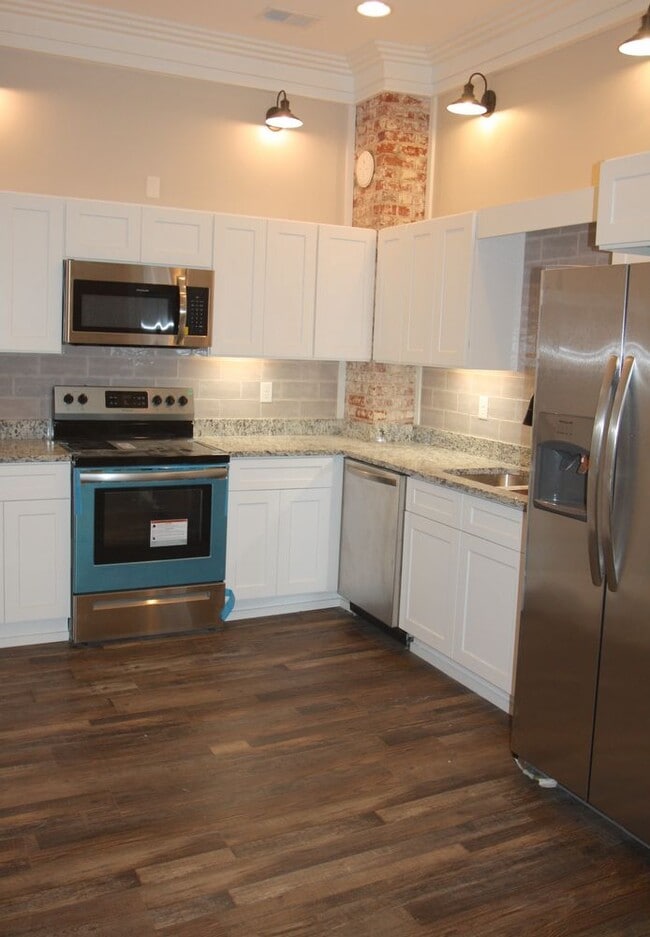 Building Photo - UpTown Living in Downtown Ellijay