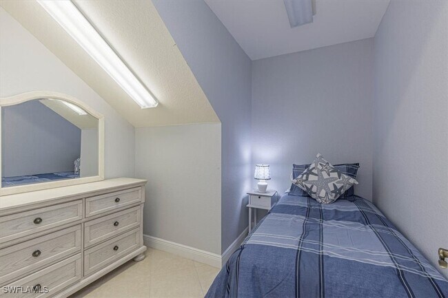 Building Photo - 7837 Hawthorne Dr