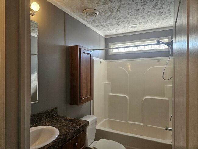 Building Photo - 116 Lynnwood Cir