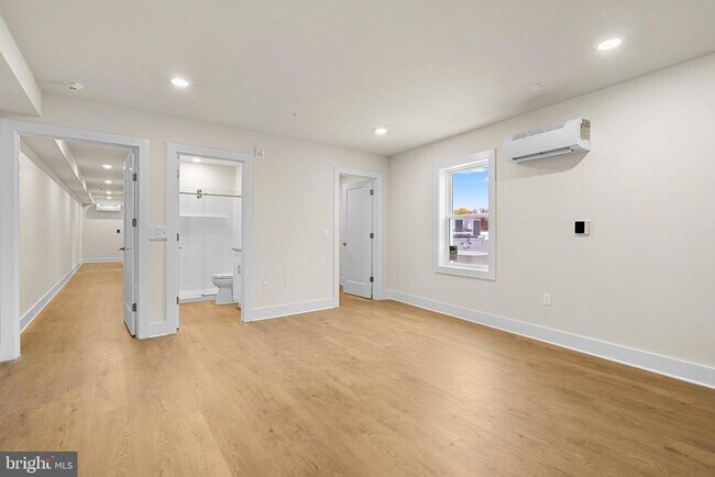 Building Photo - 30 W Broad St