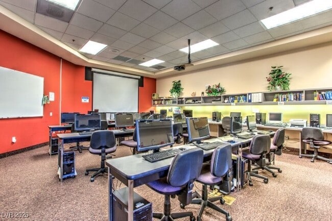 Building Photo - 3033 Highland Falls Dr