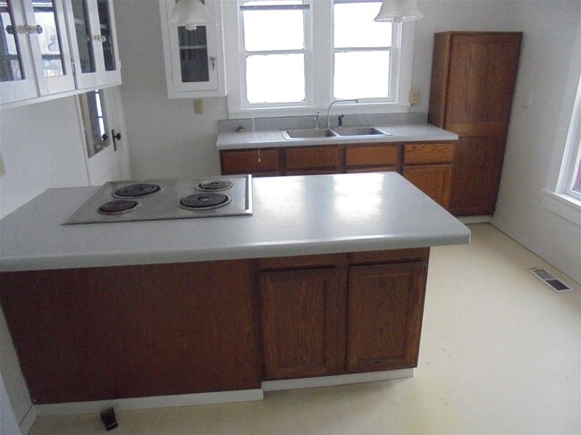 Building Photo - 2209 Lower Huntington Rd
