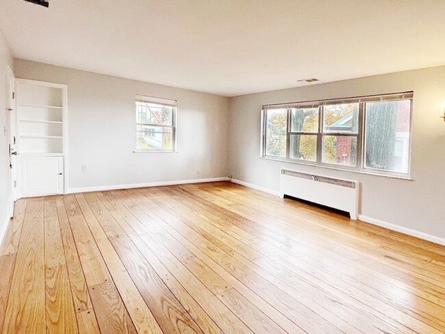 Building Photo - 2822 Victoria Ave