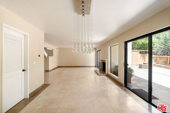 Building Photo - 2748 Bottlebrush Dr