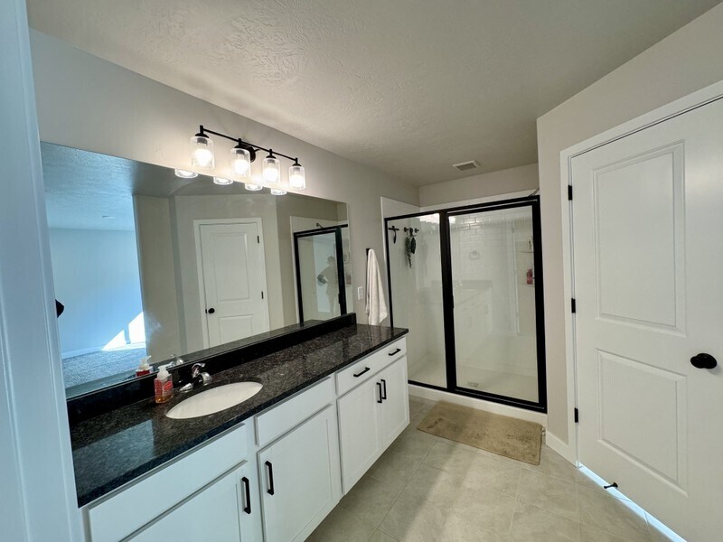 Building Photo - 476 S 700 W