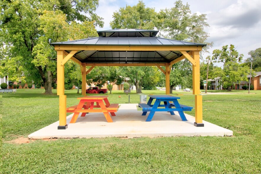 Building Photo - Axis at Rocket City