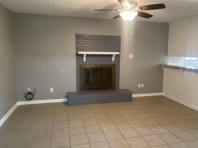 Building Photo - 400 S Dearborn St