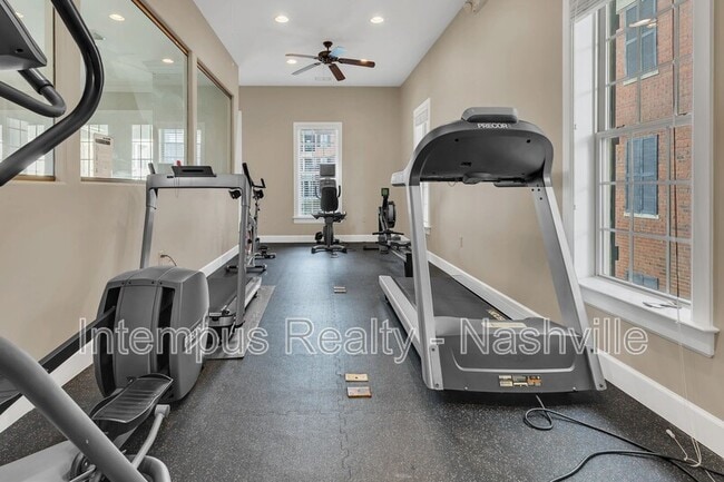 Building Photo - 307 Seven Springs Way