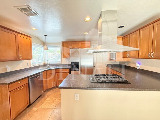Building Photo - 1326 W Palm Ln