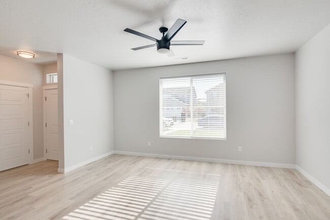 Building Photo - Baraya Townhomes: Modern Townhomes for Rent in Meridian, ID