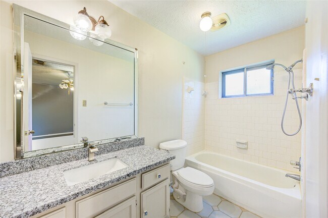 Building Photo - 1510 Chestnut Tree Ln