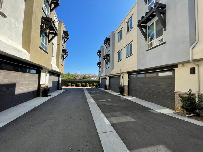 Building Photo - 8850 Olive Ln