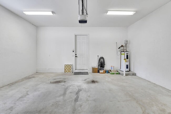 Building Photo - 838 NW 83rd Ln