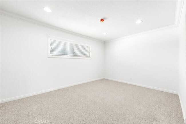 Building Photo - 5892 Meadowlark Dr