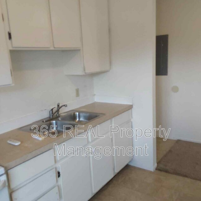 Building Photo - 204 14th St