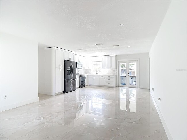 Building Photo - 201 Valencia Dr