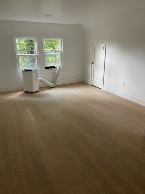 Building Photo - 557 Maple Ave