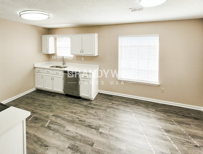 Building Photo - 9628 Daly Dr