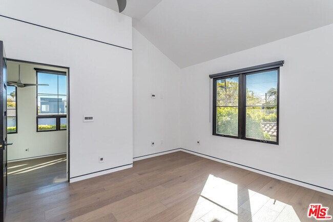 Building Photo - 601 N Crescent Heights Blvd