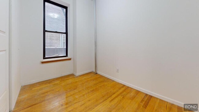 Building Photo - 3 bedroom in Manhattan NY 10003
