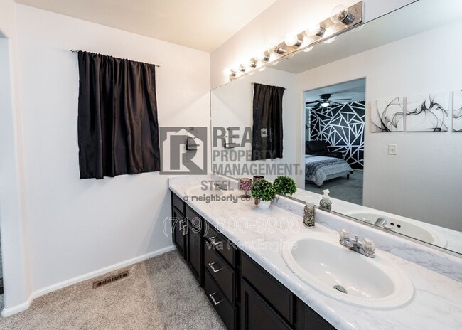 Building Photo - 2214 Cowhand Pl