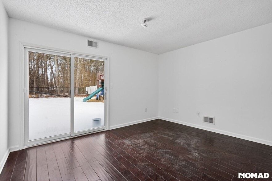 Building Photo - 102 Oak Glen Rd