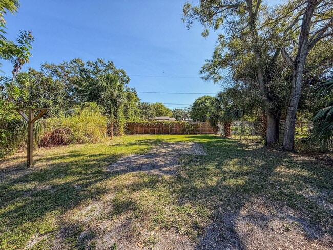 Building Photo - 1844 27th St S