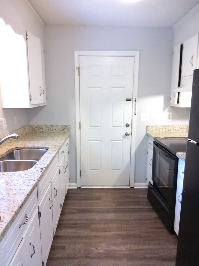 Building Photo - 101 Brandon Ln