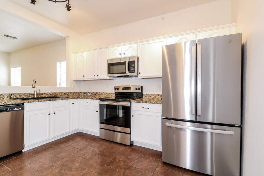 Building Photo - 15316 W Cortez St