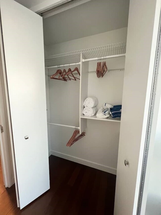 Building Photo - 1886 Broadway-SI ID1461703P