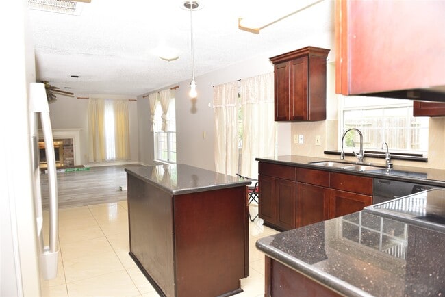 Building Photo - 9211 Rocky Valley Dr