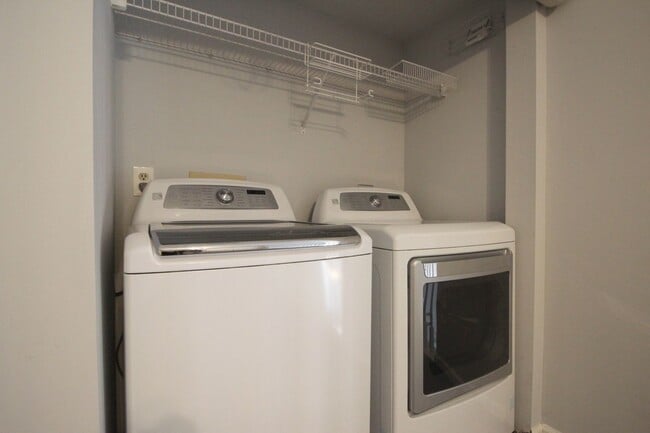 Building Photo - 2/2.5 Bath Condo in Sterling!