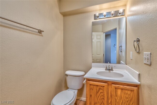 Building Photo - 3945 Bayamon St