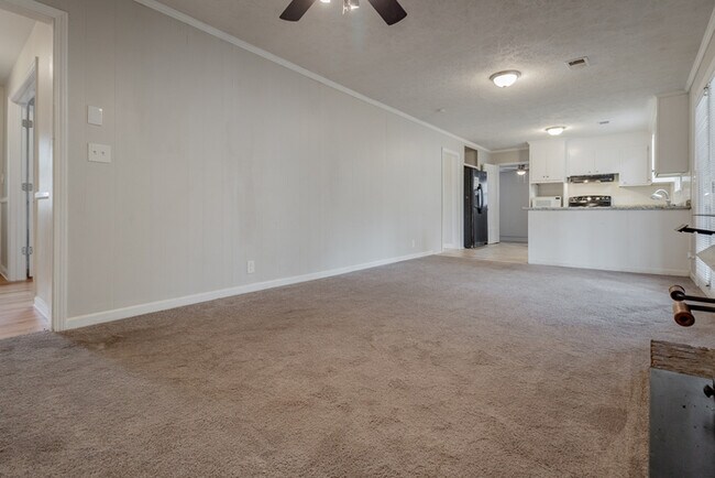 Building Photo - REDUCED!
