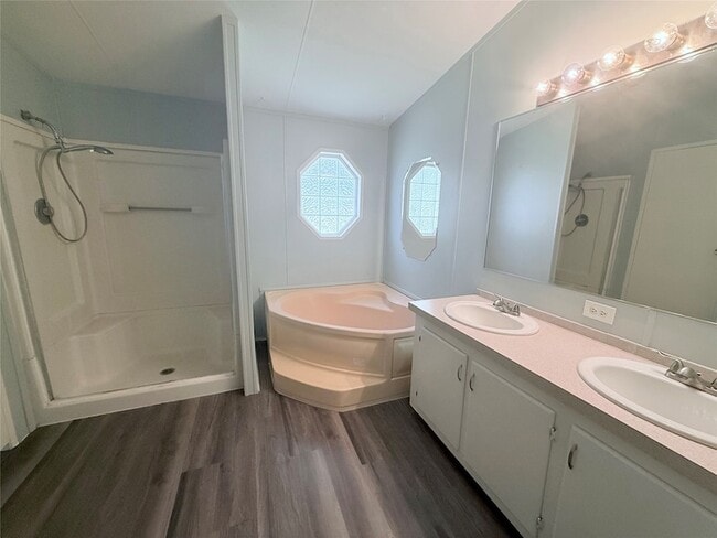 Building Photo - 12738 Pecan Tree Ct