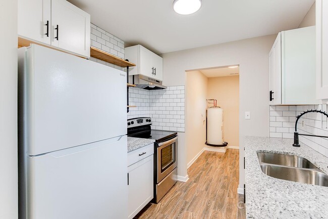 Building Photo - 4027 Bearwood Ave
