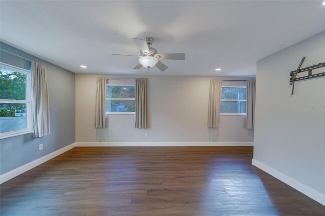 Building Photo - 3/2 home - Renovated in Dunedin