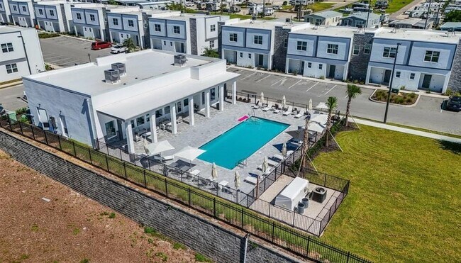 Building Photo - 420 Famagusta Dr