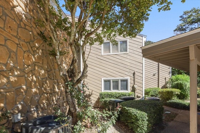 Building Photo - 3108 Ironwood Dr