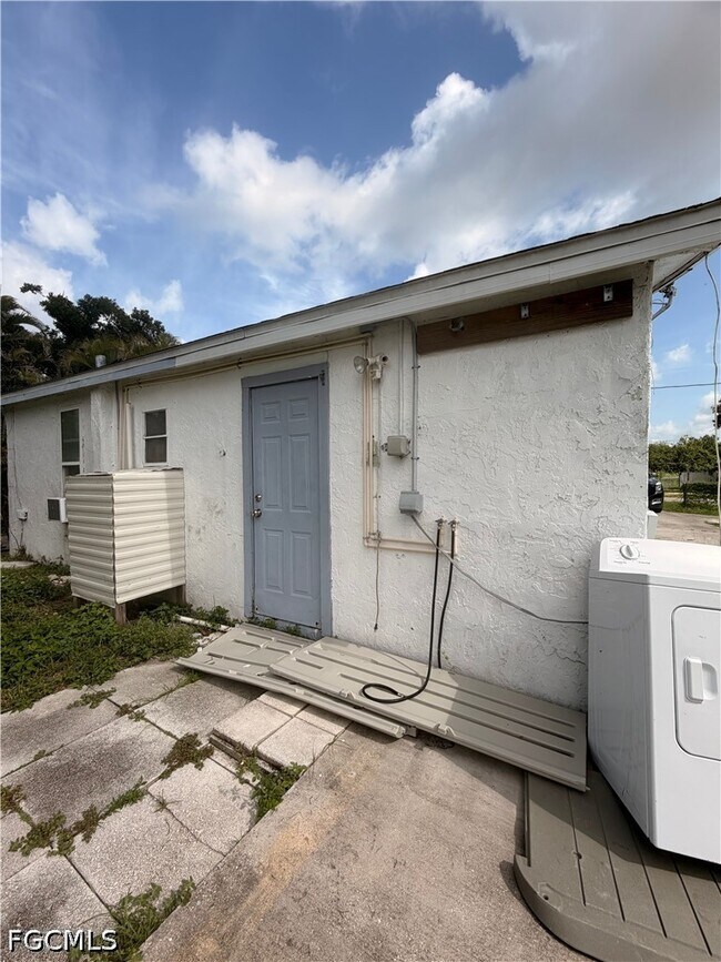 Building Photo - 8110 Howell Ave