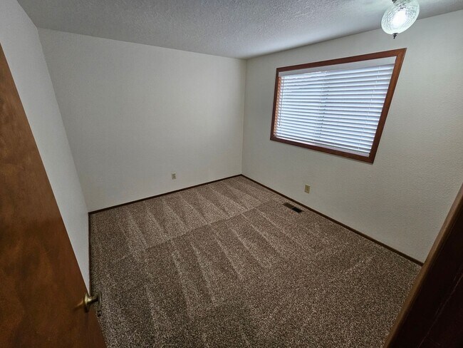 Building Photo - 855 Fran St SE