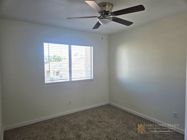 Building Photo - Fully remodeled, spacious 3 bed 2.5 bath, two-story home in Phoenix