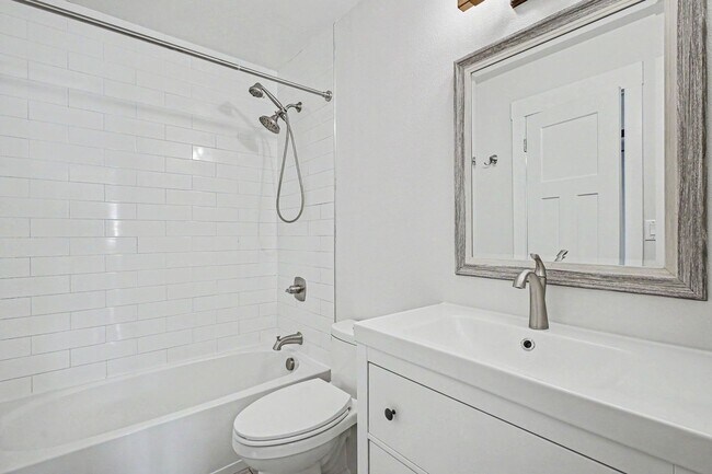 Building Photo - 3 bedroom, 2 car garage, fenced yard, updated and clean!