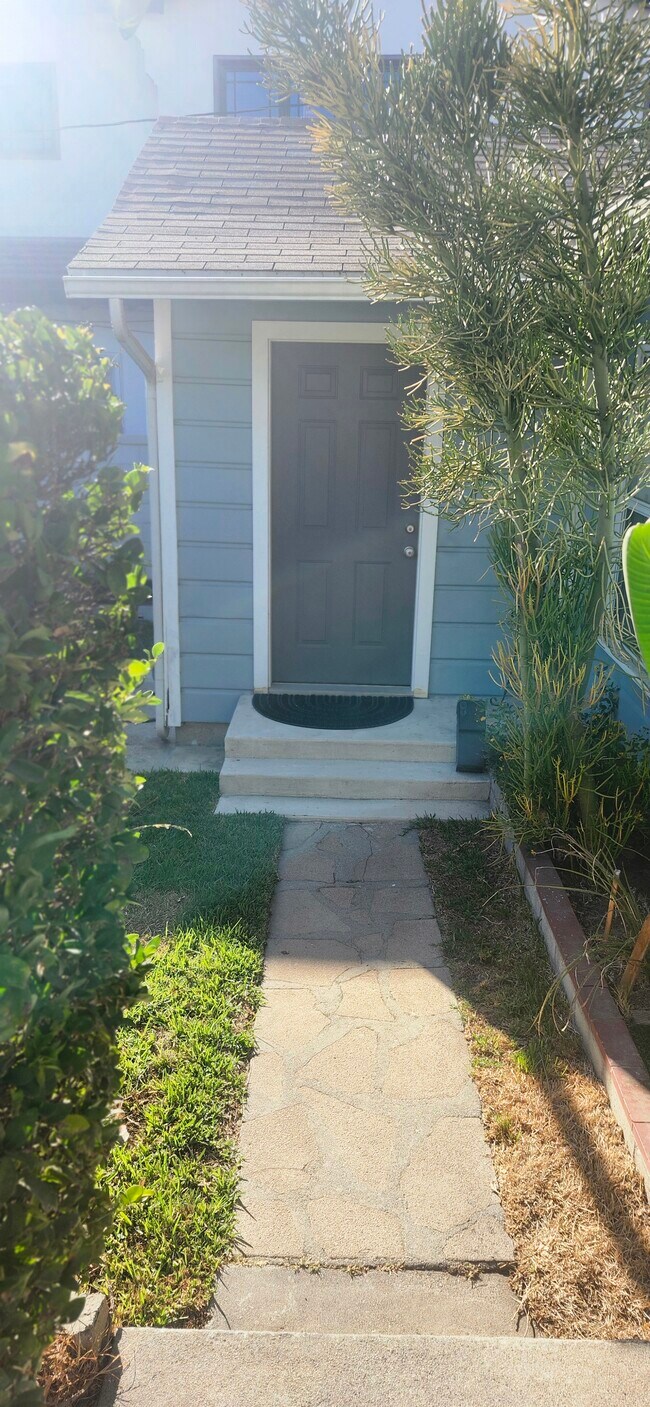 Building Photo - 826 Orange Grove Pl