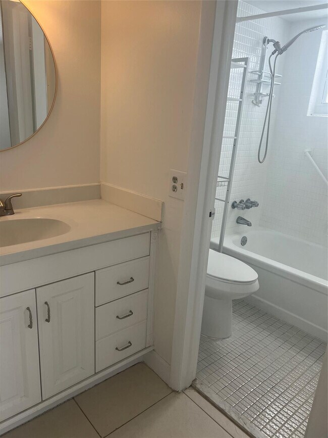 Building Photo - 400 N Surf Rd