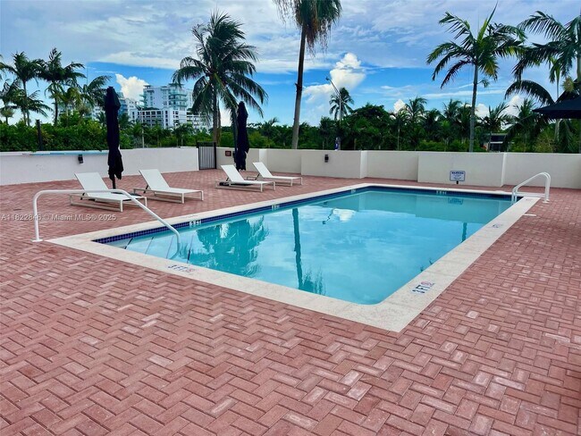 Building Photo - 6422 Collins Ave