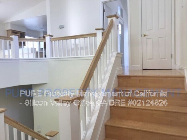 Building Photo - 587 Skypark Dr