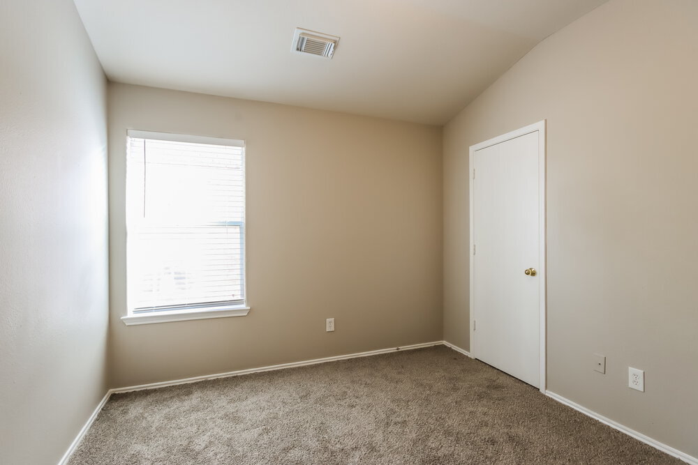 Building Photo - 214 Kestrel Ln