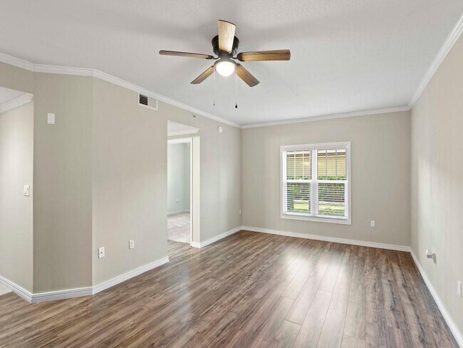 Building Photo - 5095 Fairways Cir